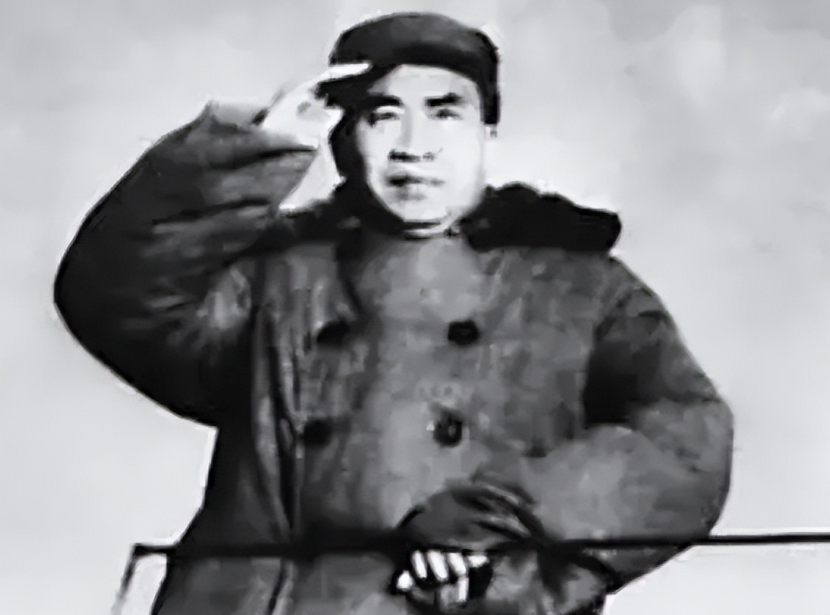 1960年，一位农村老汉来到中南海的门口不停地张望，门口的警卫员于是上前询问，那