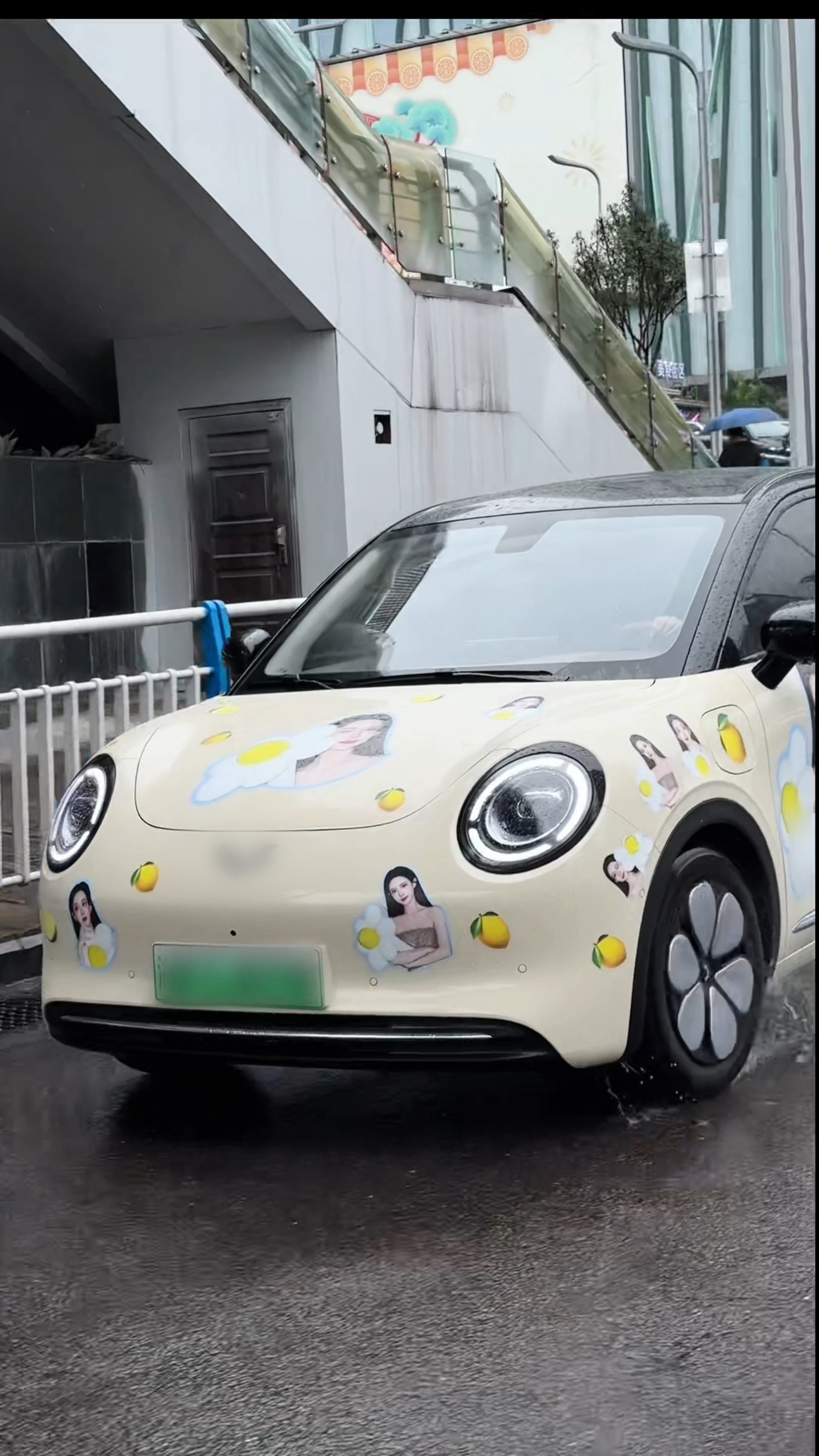 偶遇孟子义自驾打卡重庆是谁这么幸运，居然偶遇到孟子义自驾打卡重庆！咱就说谁懂孟