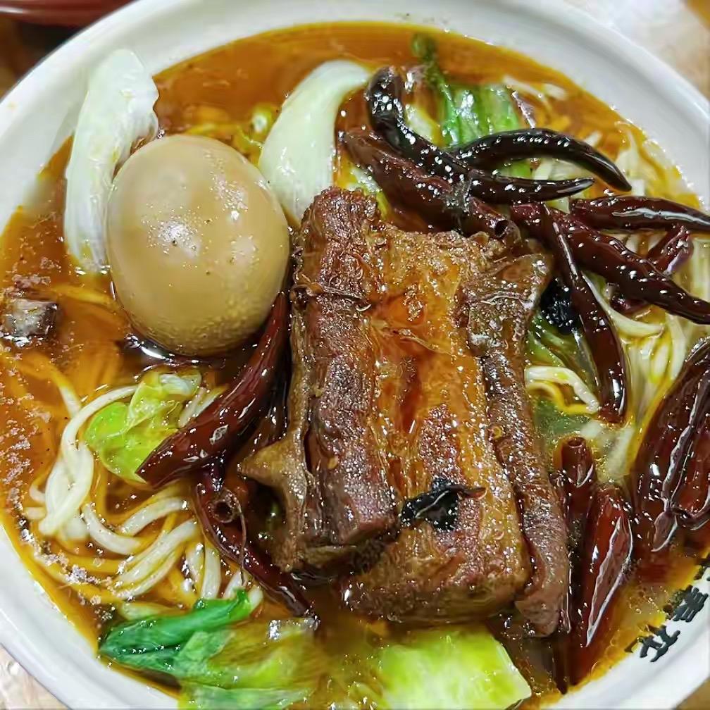 河北6种特色美食，当地人吃不厌，在外地吃不到1、安徽牛肉板面2、沧州羊肠汤