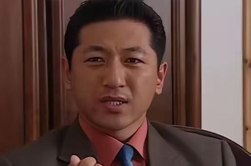 因为郭铁成是高秀敏的人，演过《圣水湖畔》，所以《刘老根》后来不让他演了。辽宁帮