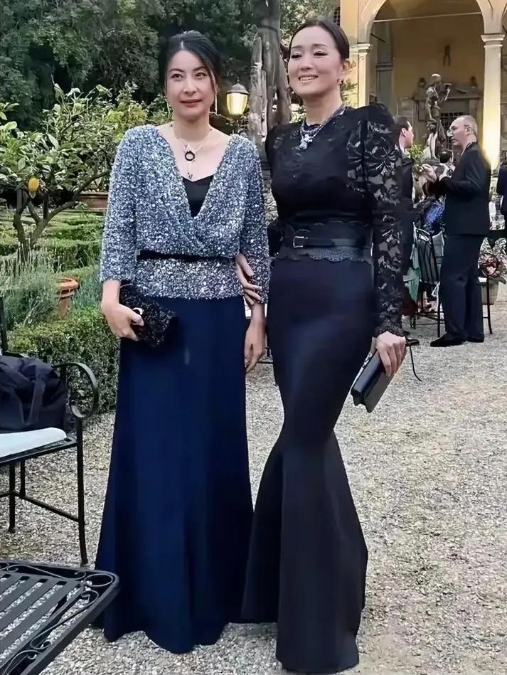 巩俐的颜值高，可就是太刻意，刻意的表情，刻意的穿着，刻意的姿势，感觉没放开，反衬