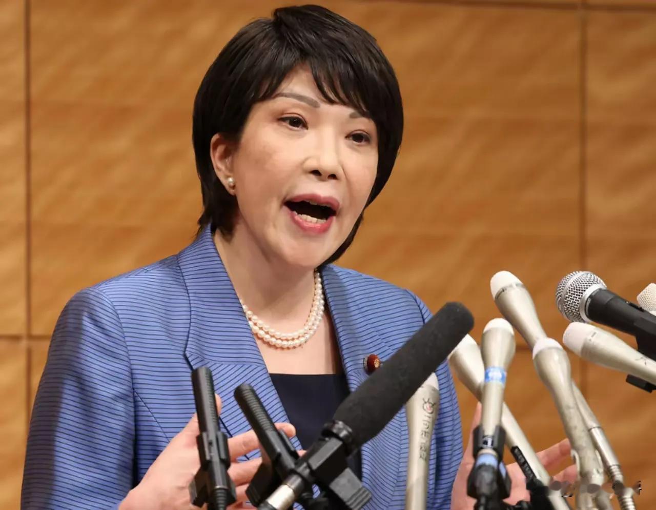 特朗普全世界跑着卖大豆。特朗普到达东京，日本新首相高市早苗答应购买美国大豆。