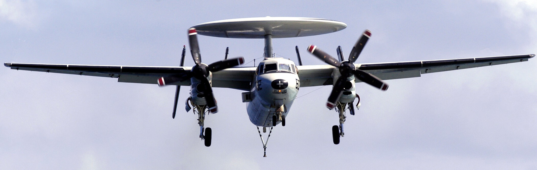 在2001-2003年间，E-2C使用的螺旋桨依然是4桨叶8桨叶E-2C的大量出