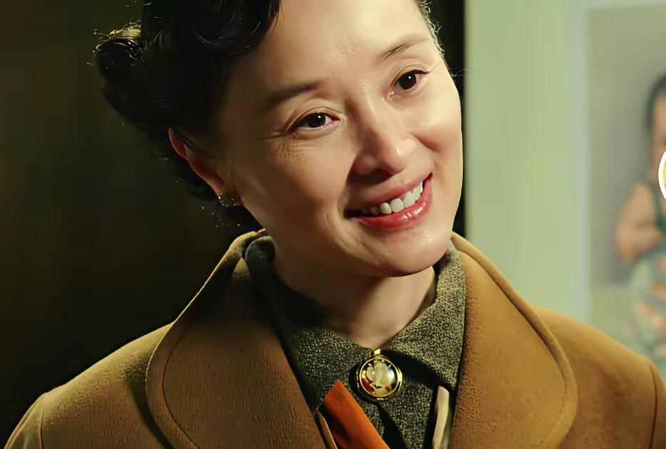 《沉默的荣耀》里的女主角，年龄偏大。但演技好，身材好，人漂亮。先说吴越，演啥像