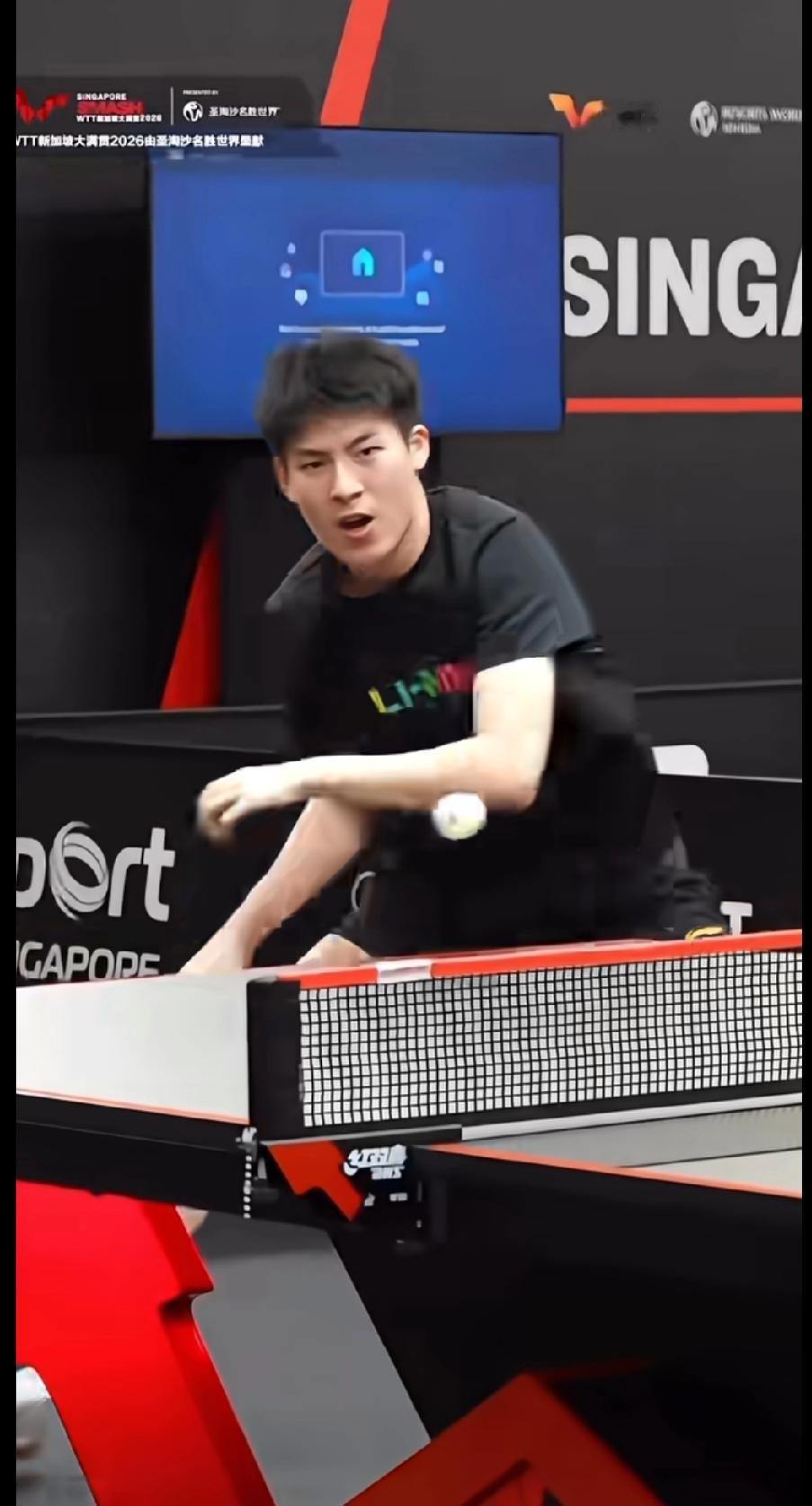 新加坡训练室里的“狠人”温瑞博WTT新加坡大满贯的训练馆里，温瑞博这股劲儿