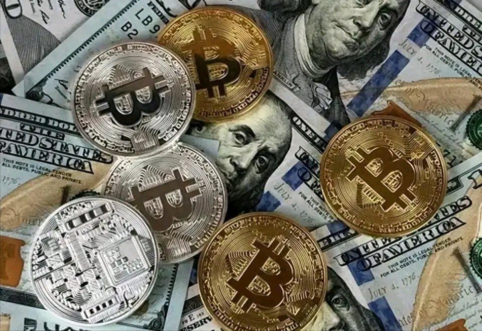 2026年8月比特币在6.3万美元上下晃悠，十个月前刚摸到12.6万美元的历史高
