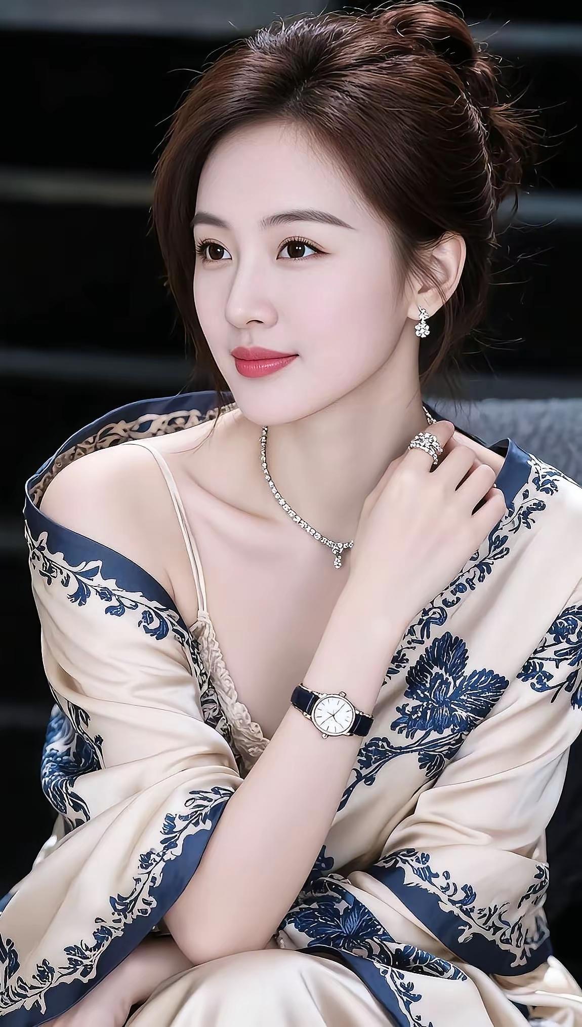 优雅气质，尽显迷人风采！