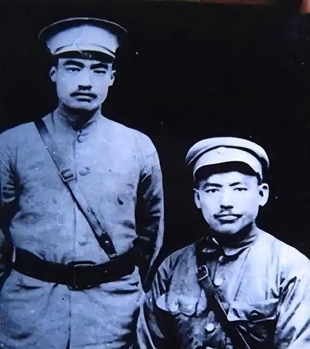 1944年，马步青被免去职务后，来到河州老家去探望自己的叔叔马麟，二人见面后，马
