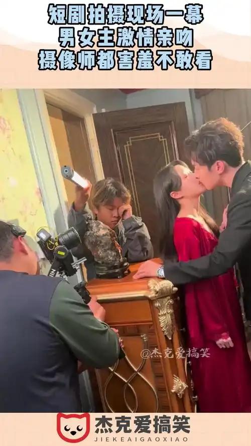 短剧里的床戏有多甜，拍的时候就有多反胃！短剧女演员岳雨婷爆料说，她和男演员躺在道