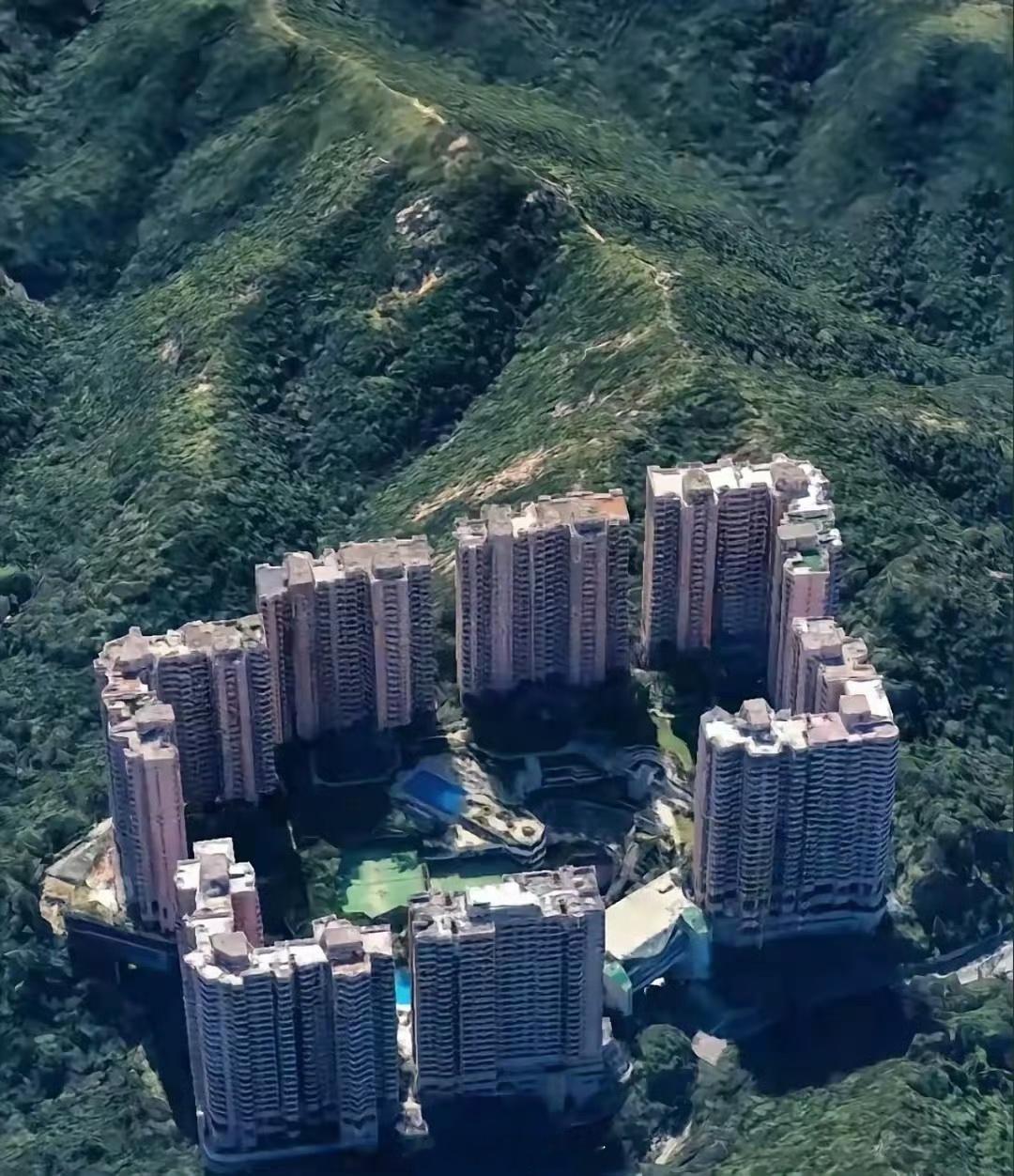 据说，这是香港的超级豪宅。不懂就问，这楼豪在哪？