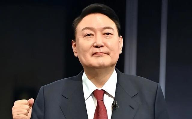 太炸裂了！尹锡悦居然是“内鬼”！据调查为了保住自己的总统宝座、铲除政治对手，干出