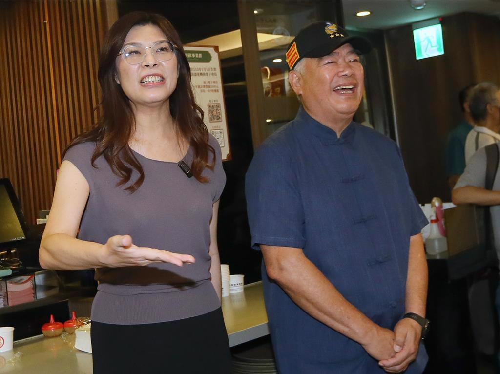 获黄复兴全力支持，郑丽文如猛虎添翼！挺朱大将，前黄复兴党部主任季麟连今天郑重表