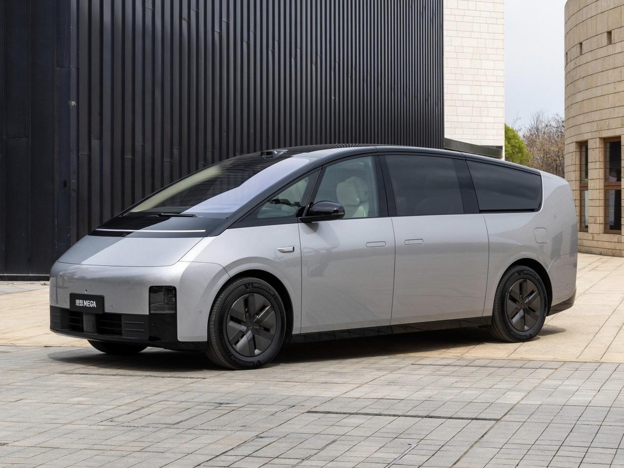 理想MEGA，该降价了。2026款小鹏X9上市了，低配94.8度电池包，售价