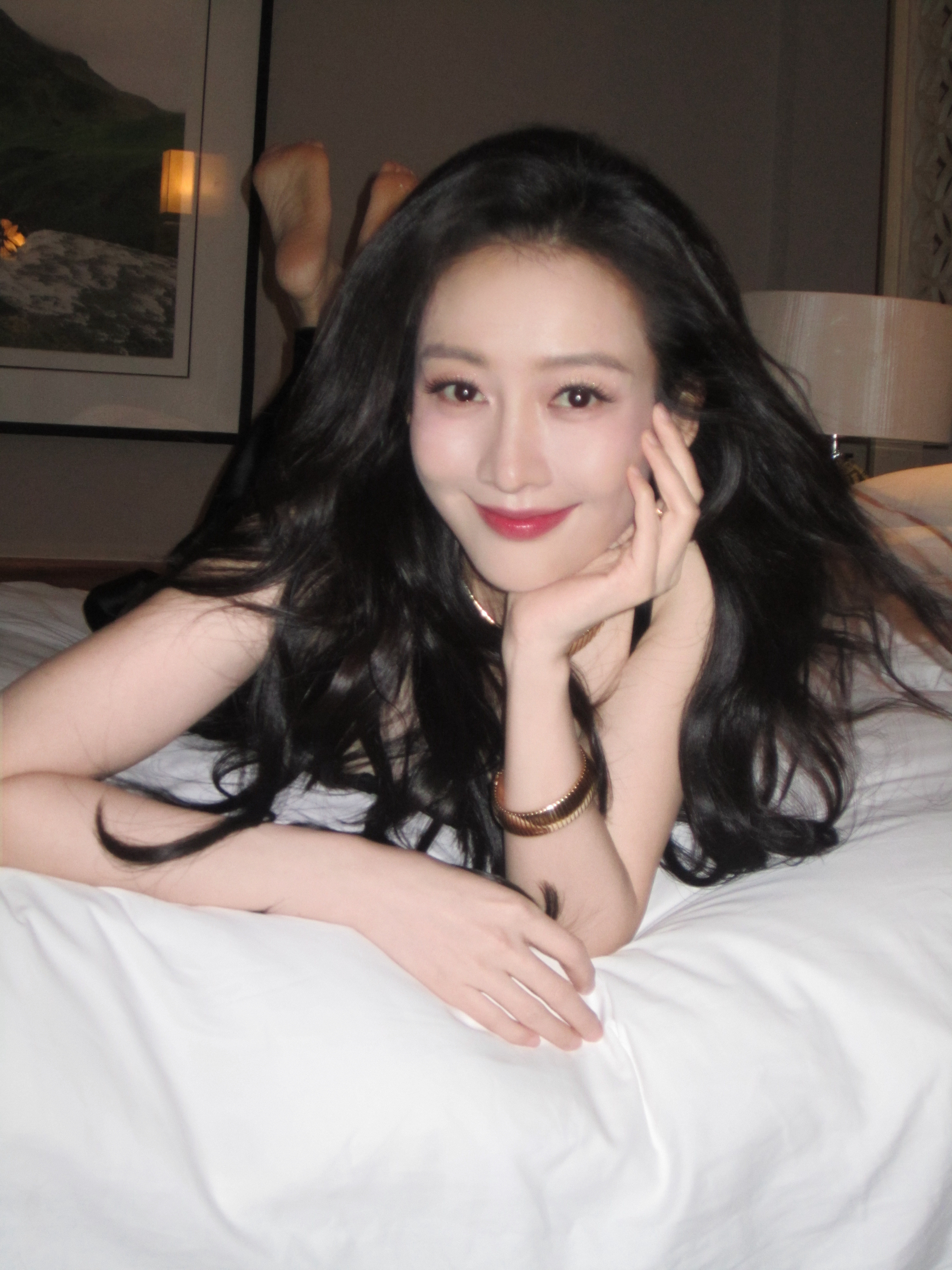 王鸥脸足同框