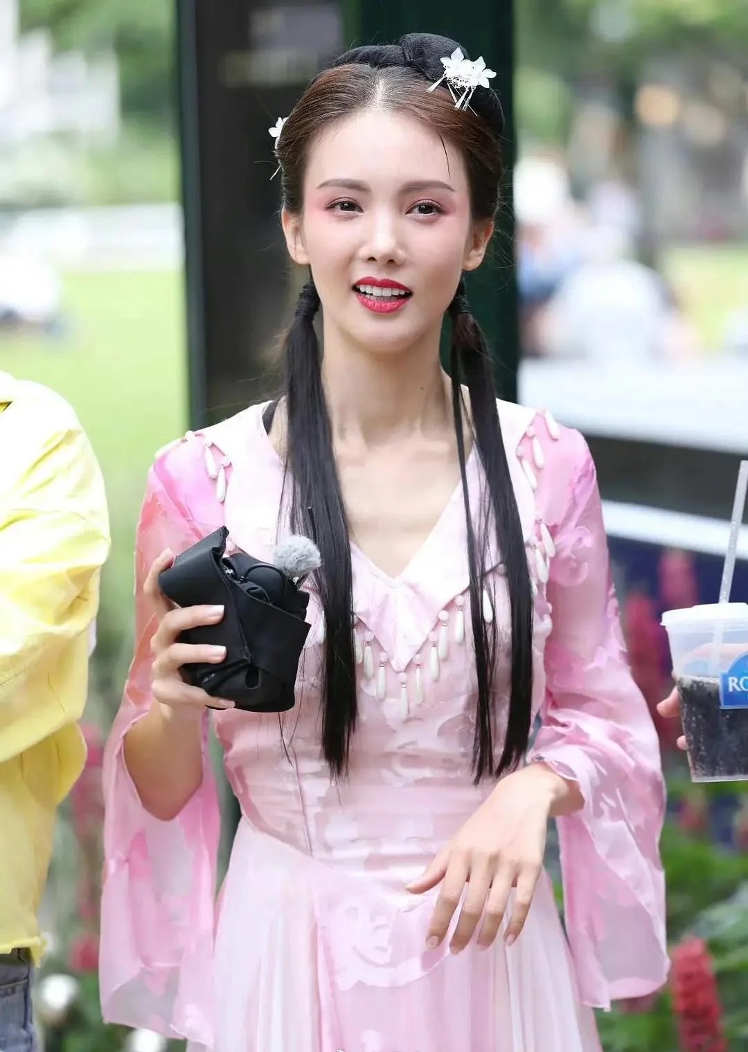 这居然是金晨吗？她的鼻子咋了​​​