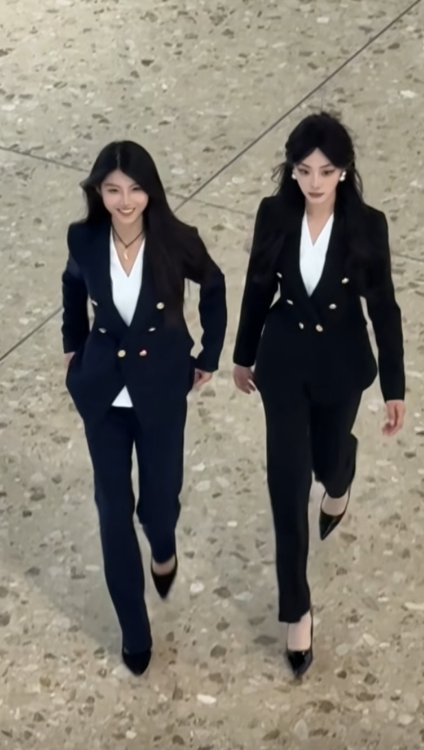 她是怎么做到表情没有一点变化的！