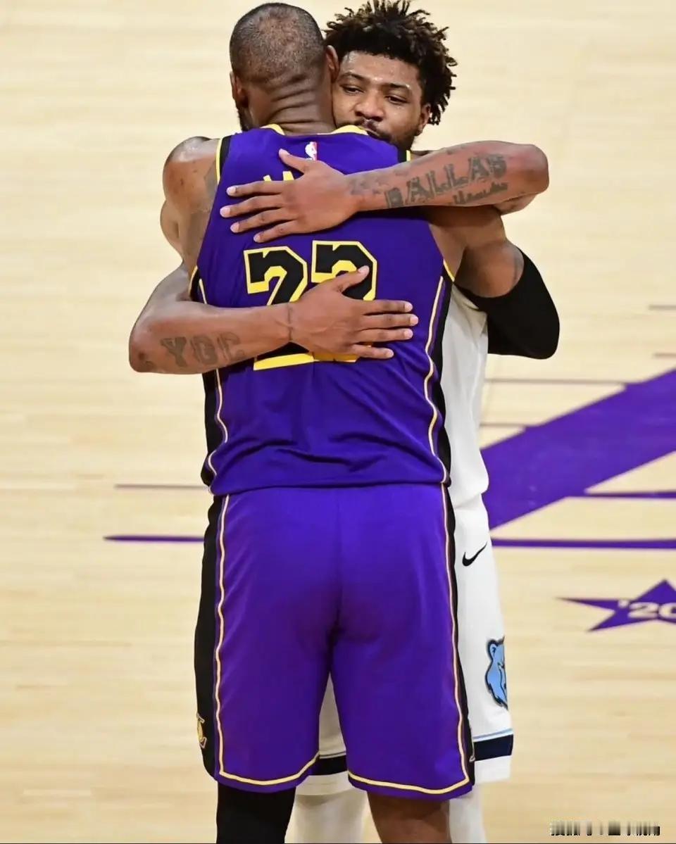 火箭以为自己抽中了大礼包，没想到自己却成了大礼包，湖人的打法是火箭的克星。詹姆斯