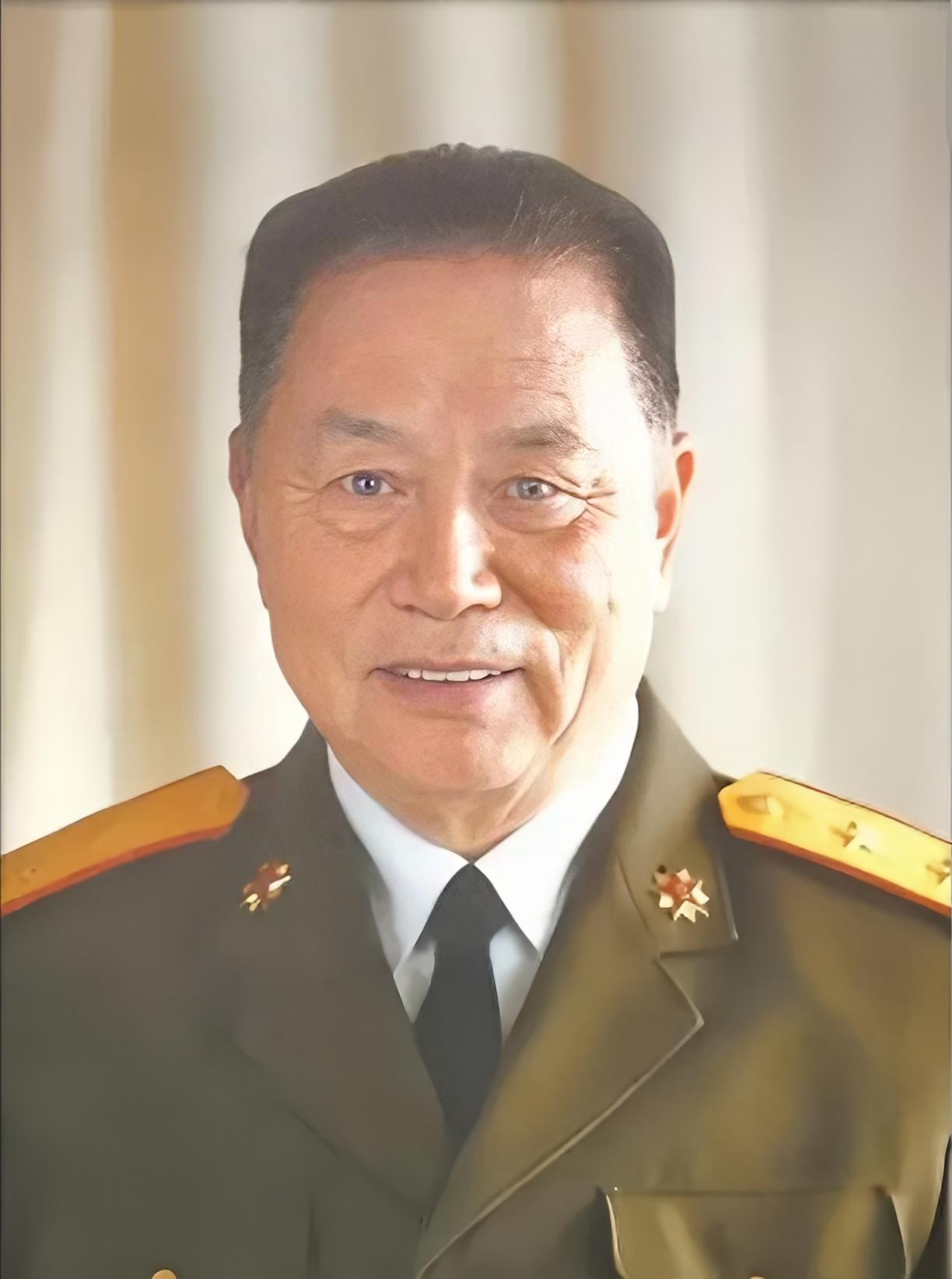 李宣化是河南杞县小岗村人，原兰州军区政委，1988年授中将。2001年，他离休