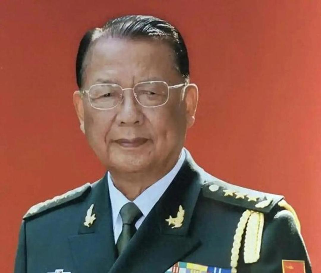 天降暴雨，总后勤部长赵南起不打招呼、直奔某集团军坦克团，现场成排坦克、自行火炮、