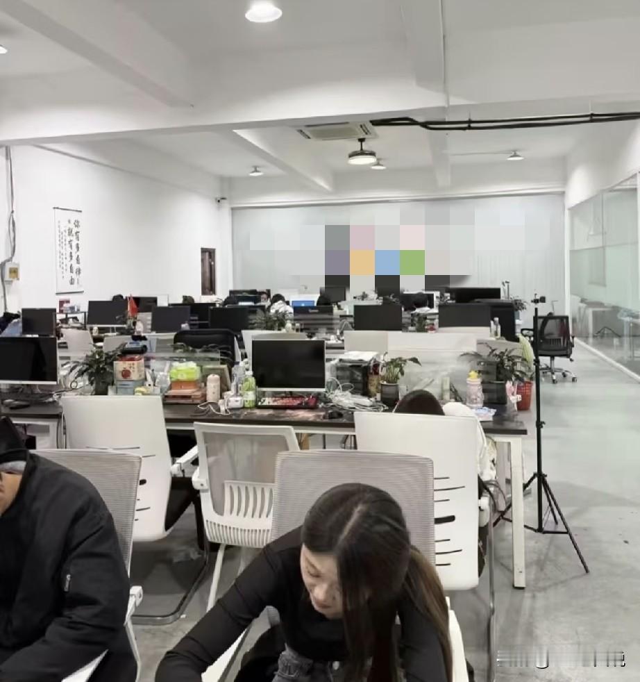 咱就说北京户口值钱，可是老板一句“北京户口能解决了，你们能招来多少高阶人才吧”，