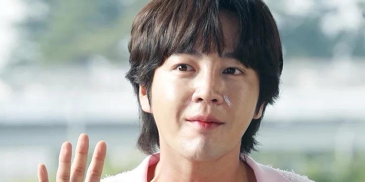 2025年12月15日，曾凭借韩剧《原来是美男》爆红的韩国男星张根硕，在抗癌成功