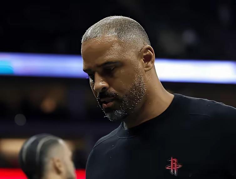 前火箭球探透露：乌度卡根本带不了冠军球队，迟早得下课。谁都没想到，他临场差到离谱