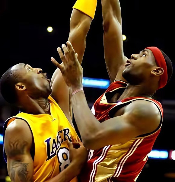 看到美媒最新榜单，心里五味杂陈。科比，那个陪伴我们青春岁月的传奇，竟然被踢出了历