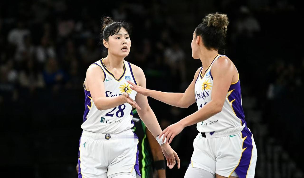 5月1日WNBA季前赛，李月汝8分8板，飞翼15分大胜狂热北京时间5月1日，达