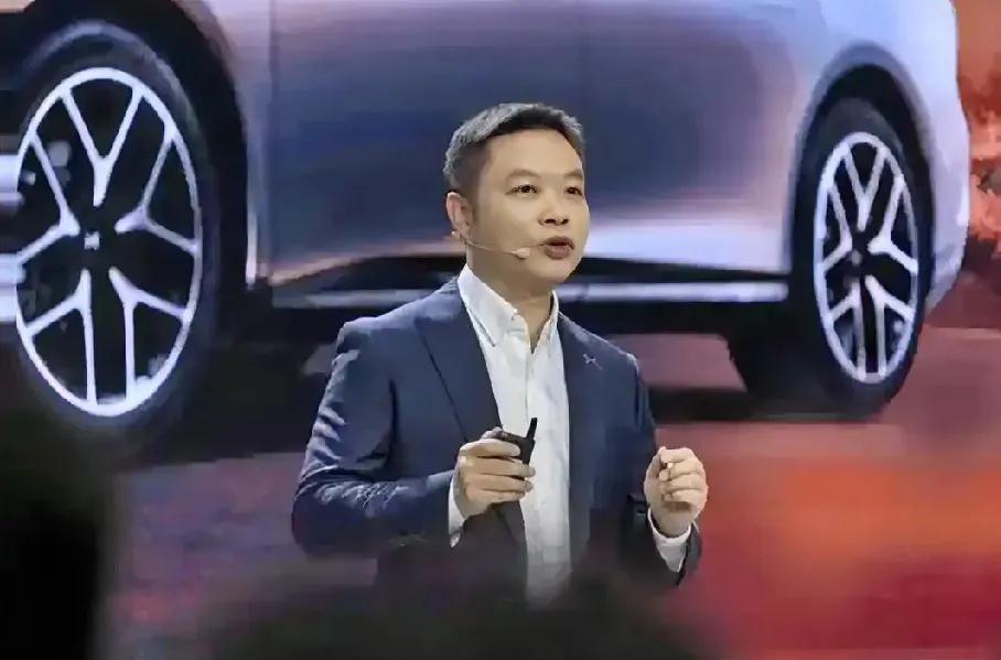 昨晚饭局，一位刚从阿里出来的老同事喝多了说：何小鹏icon套现300亿那天，最兴