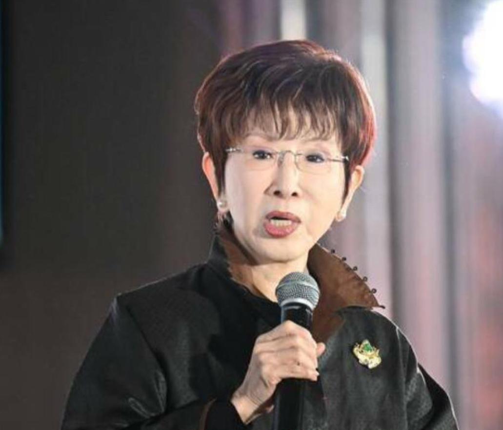 洪秀柱这番话，岛内没人敢接！八月十五日，台湾统派代表人物洪秀柱在社交平台发文