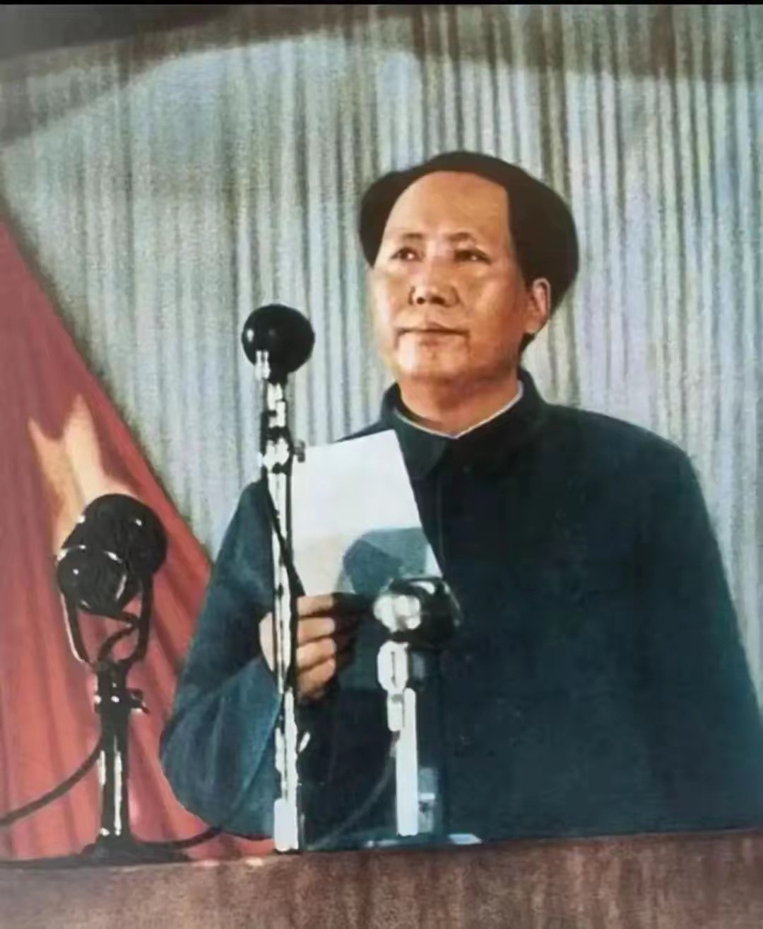 没读过名牌大学，却才华横溢。没上过军事学院，却决胜千里。没留洋海外，却创造闻名世