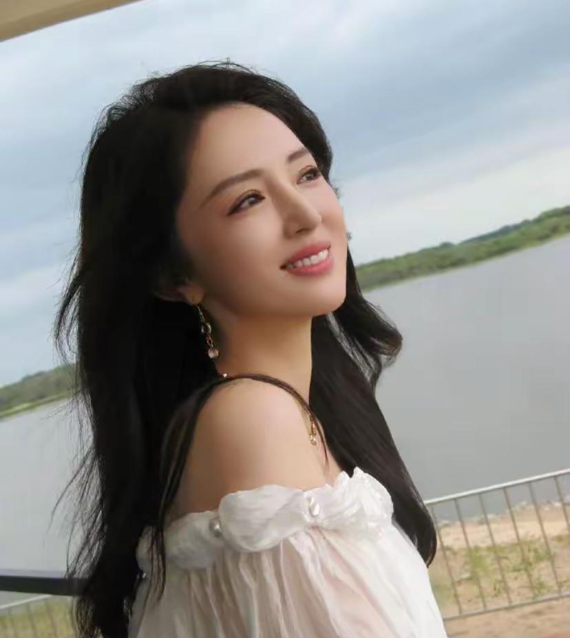 董璇式清醒：中年女性为何不再迷信婚姻？单身妈妈的自保哲学引热议