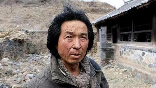 2000年，北大教授毅然辞职，带着校花妻子隐居山野，11年花光350万积蓄，不料