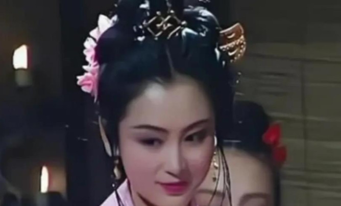 公元243年，62岁的孙权突然春心未老，他跑到后宫想看看有没有的佳人。19岁的潘