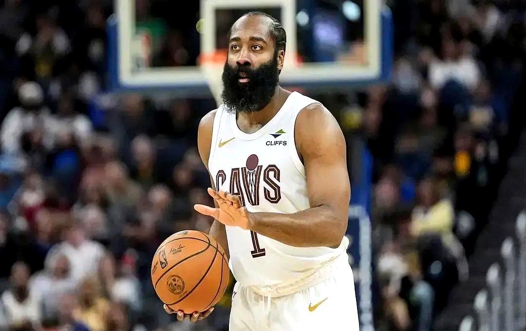 交易到骑士时都说他不行了，结果呢？詹姆斯·哈登一来，骑士队直接起飞！24