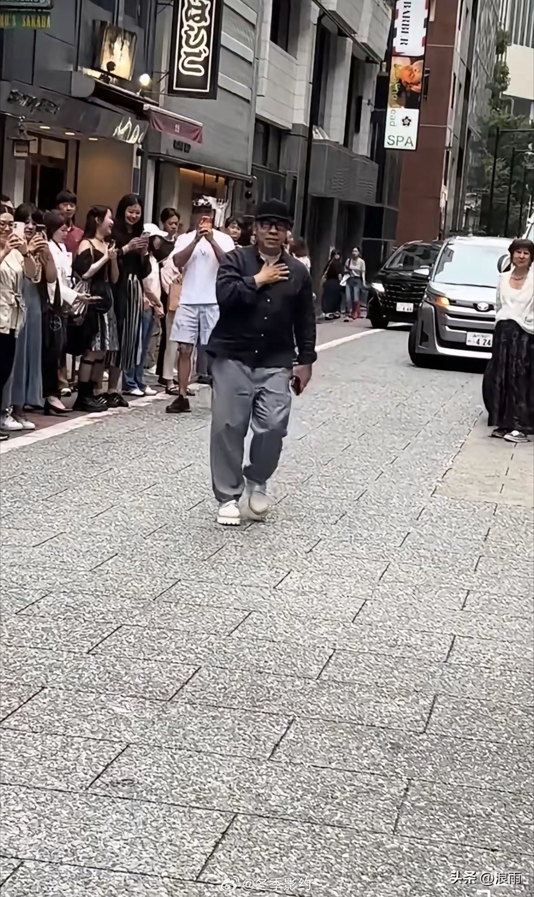 应该加大力度了。现身日本的蔡康永丝毫没有受到风波的任何影响。他迈着轻盈的步伐，心