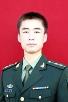 2012年，山东一名军人请假回家，但迟迟不见归队，上级领导打过去电话询问