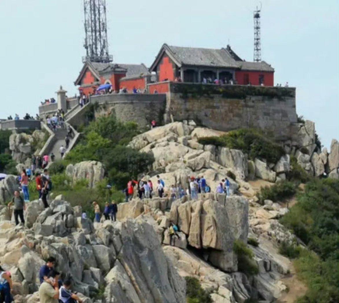 泰山玉皇顶100年前后对比图。