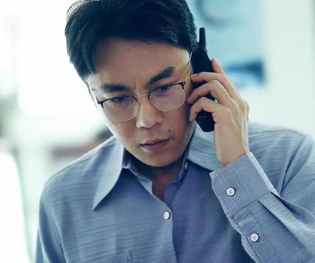《扫黑风暴》终于大结局了，卢少骅被抓了，林强峰牺牲了。卢少骅那么一个聪