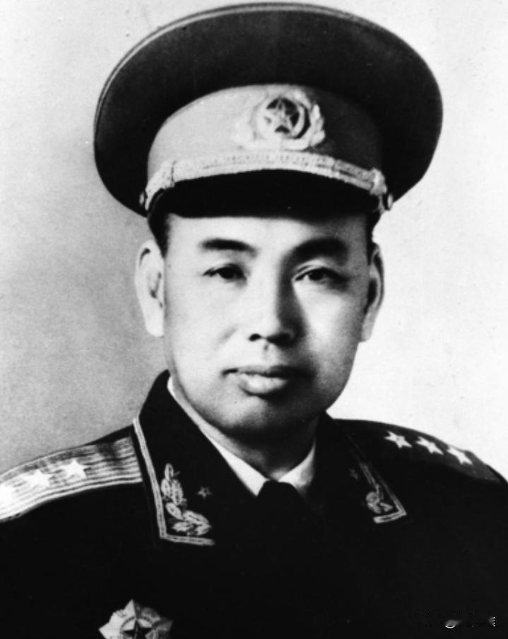 1971年，许世友突然接到毛主席密令：立刻出动两个师，必须将叛徒逮捕。出动两个师