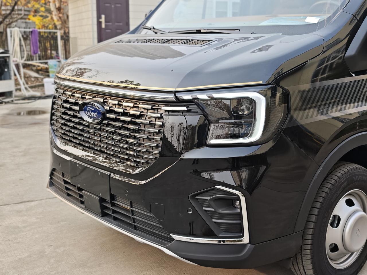 我看了3年房车，眼睛都看花了！对比来对比去，只有这种T8的B型房车，才适合长期家