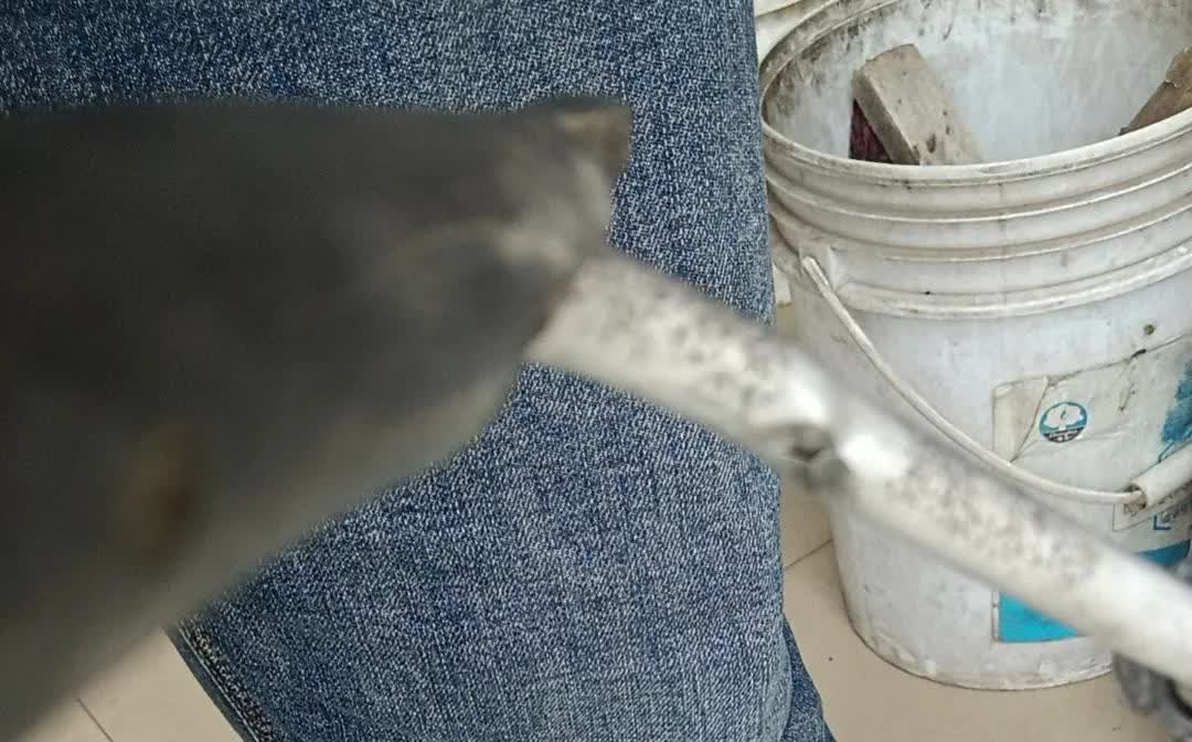 终于知道修车店都是怎么赚钱的了。因为最近天气太热了，开车不开空调真的难以忍受。好