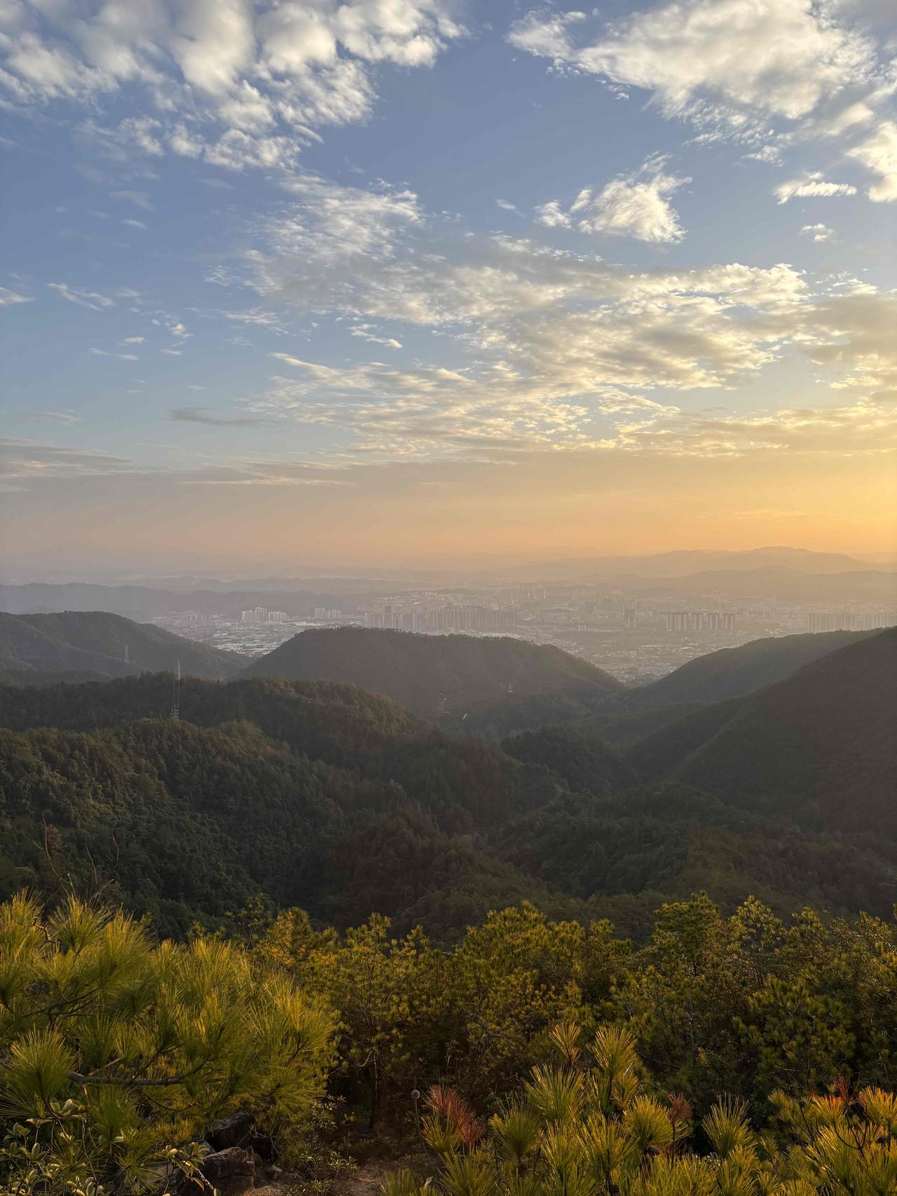 教育领域的潜规则，大家看看准不准：1．年老教师的工资是年轻教师工资的两倍。2