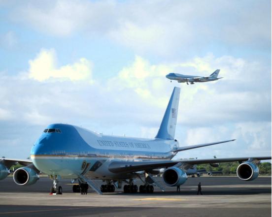 美国和俄罗斯都用自己制造的大型专机访问中国！美国波音747-200B，378吨巨