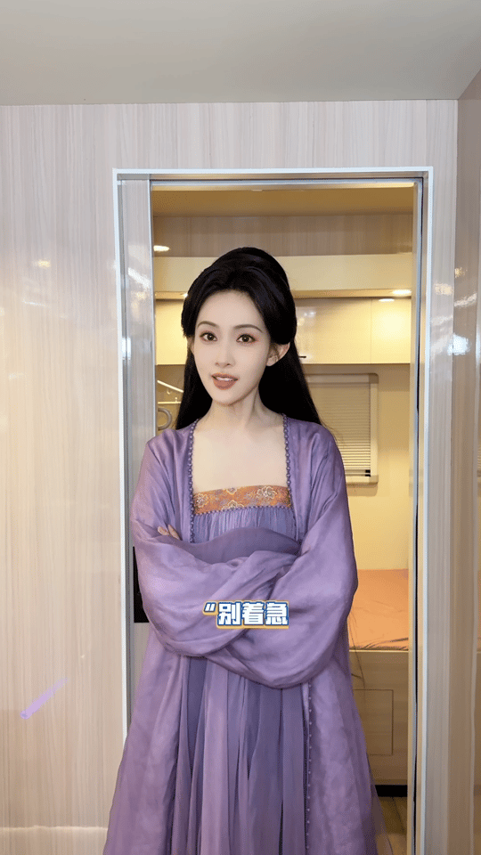 孟子义3秒消失术新花样来了哟，孟子义收工后玩“三秒消失”小魔术，不知道算不算惊