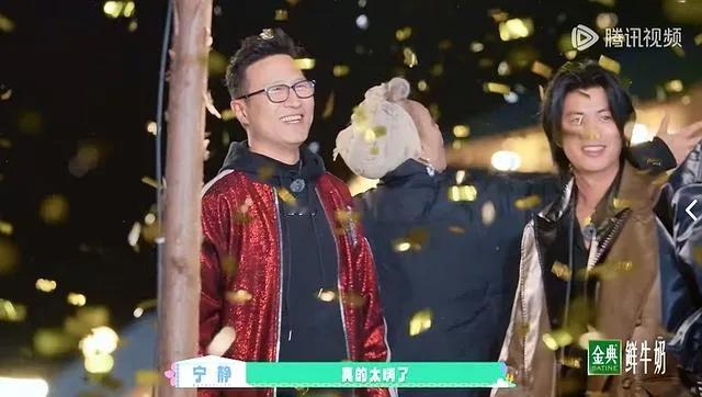 汪峰这小子又赢麻了！不得不说汪峰太会了。第一次用无人机掳获了国际章，国际章以身