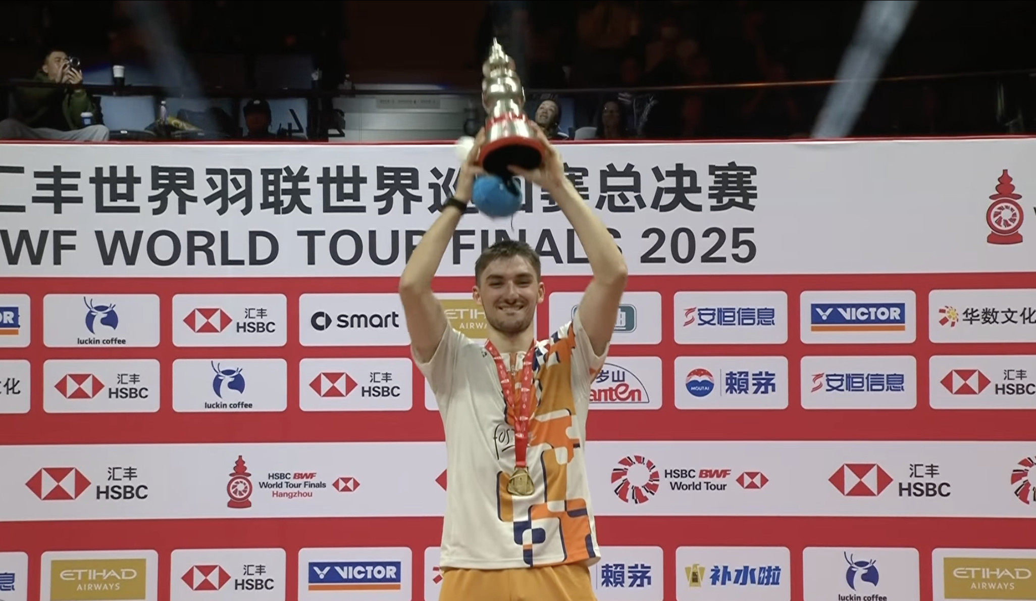 【🇫🇷小波波夫夺冠之路🏆】小组赛：21-13、12-21、21-19🇩