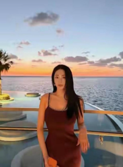 张雨绮丢工作了，被辽宁卫视春晚除名了，她保持沉默太让人奇怪了。袁巴元前妻锤她代