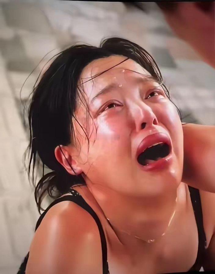 辛芷蕾演完《日卦中天》后，连续两个月做心理咨询。不是演戏太累，是那个角色太真实—