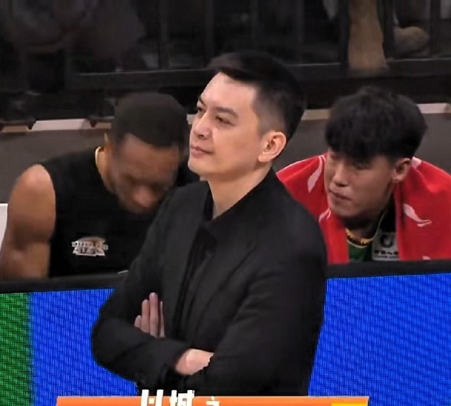 荡气回肠！辽宁男篮仅2分险胜宁波，杨鸣赛后却表扬全队拼搏，恕我直言，宁波可不算是